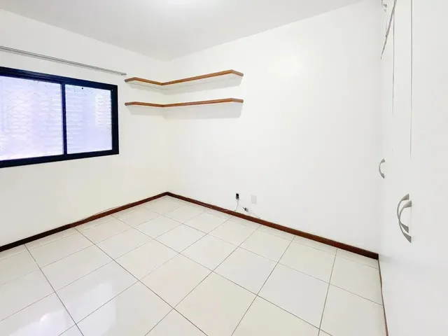 Imagem 4: Pituba Apto Grande 201M2 com 4 Quartos 2 Suites 2 Dependencias 2 Garagens e Infraestrutura