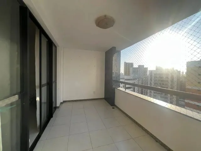 Imagem: 4/4, Duas Suítes, Duas Garagens, Varanda