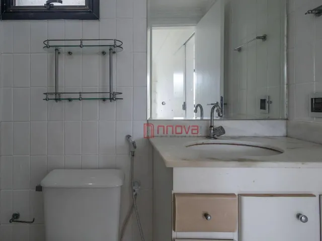 Imagem 11: Aluga Apartamento com 1 Quarto Sendo Suíte, Varanda, Armários, Andar Alto, Ótima