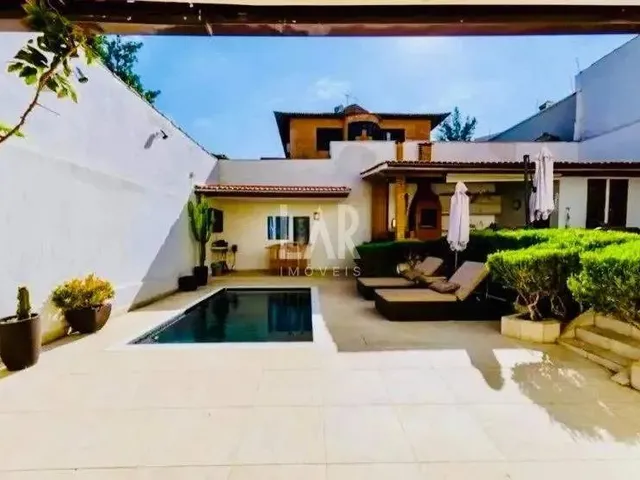 Imagem: Casa À Venda, 4 Quartos, 1 Suíte, 4 Vagas