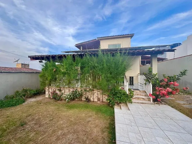 Imagem: A casa possui 5 Dormitórios, 3 Suítes, 4 Banheiros,