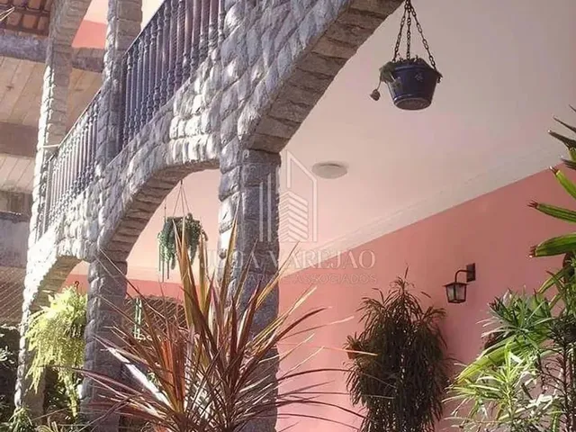 Imagem: Casa Duplex com Piscina À Venda em Itapuã
