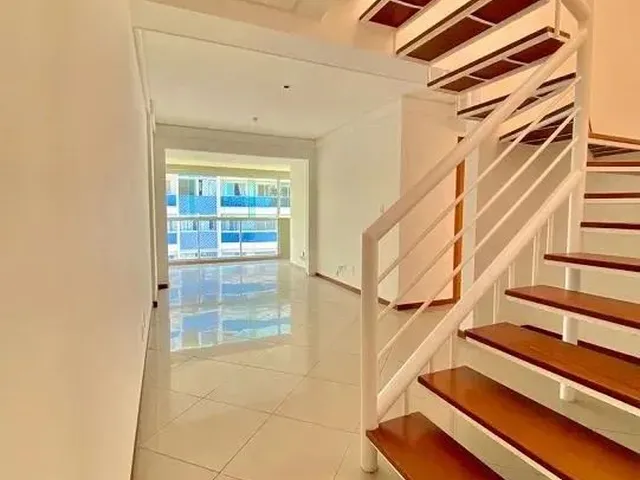 Imagem 4: Luxuosa Cobertura Duplex na Praia de Beverly Hills, 3 Quartos, 2 Suítes, 2 Vagas, Piscina