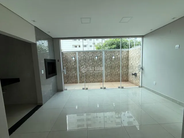 Imagem: A casa possui 3 Dormitórios, 3 Suítes, 3 Banheiros,