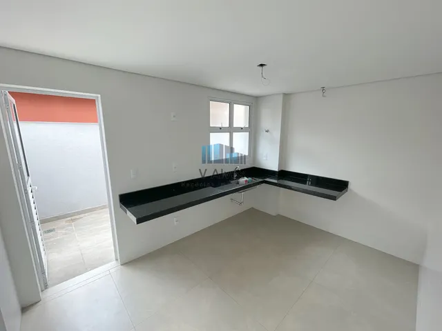Imagem 5: Apartamento com área privativa, 3 quartos, suíte, closet e 2 vagas. À venda, no bairro