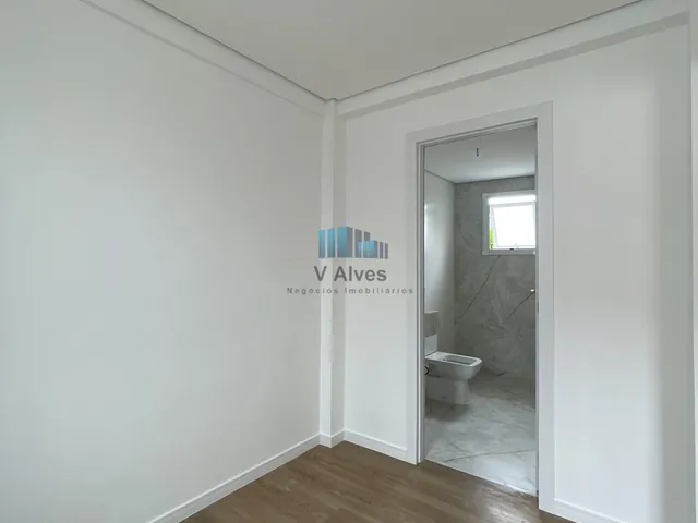 Imagem 3: Apartamento com área privativa, 3 quartos, suíte, closet e 2 vagas. À venda, no bairro