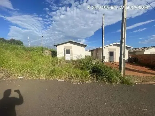 Imagem: A casa possui 2 Dormitórios, 1 Banheiro, 180m² de Área,