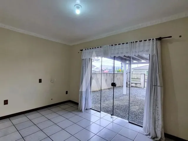 Imagem 4: Geminado com 2 Quartos, Sala de Estar e Jantar, 1 Banheiro Social e Área de Serviço No