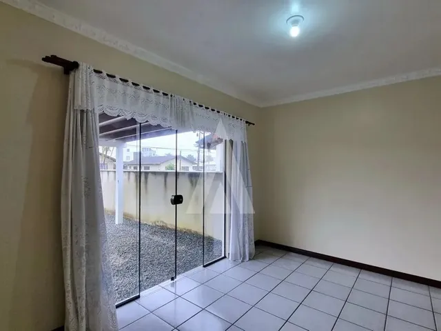 Imagem 10: Geminado com 2 Quartos, Sala de Estar e Jantar, 1 Banheiro Social e Área de Serviço No