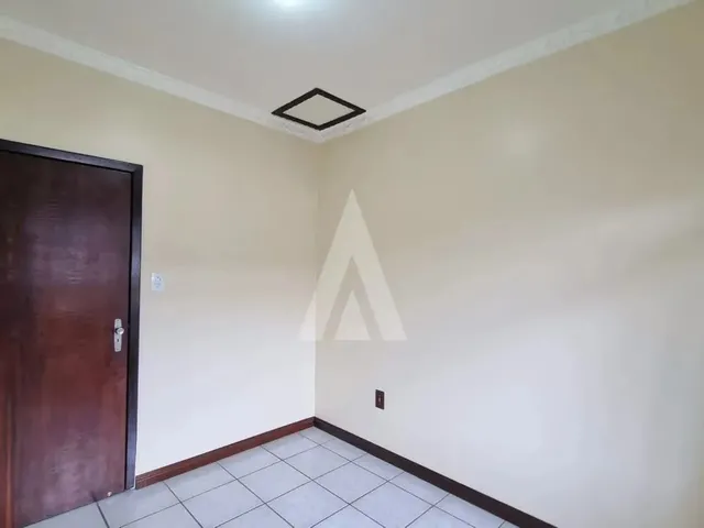 Imagem 2: Geminado com 2 Quartos, Sala de Estar e Jantar, 1 Banheiro Social e Área de Serviço No