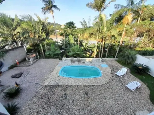 Imagem: Aluga-Se Casa com Piscina - Bairro Coloninha