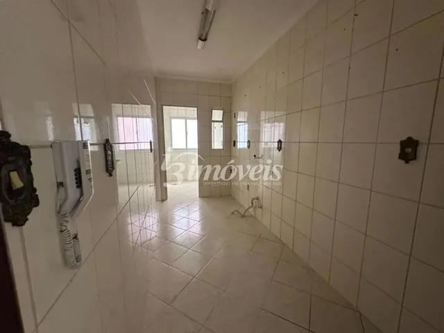 Imagem 15: Apartamento para Locação Anual, com 2 Quartos (Sendo Uma Suíte), 1 Vaga de Garagem