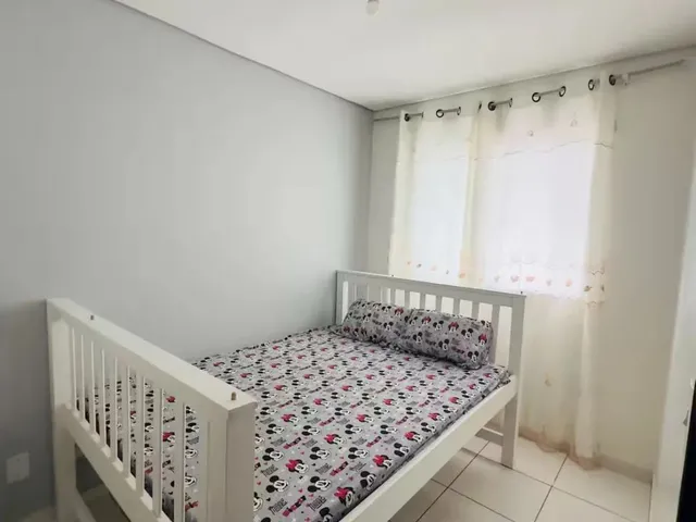 Imagem: A casa possui 3 Dormitórios, 2 Banheiros, 2 Vagas na