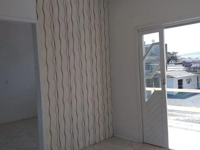 Imagem 4: Alugo Andar Superior de Sobrado R$: 2.290,00 Centro de Navegantes Bem Próximo a Delegacia
