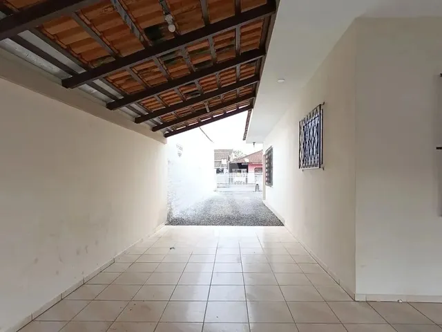 Imagem 3: Casa Localizada no Bairro Aventureiro, Composta por Dois Quartos, Varanda e Uma Vaga de Ga