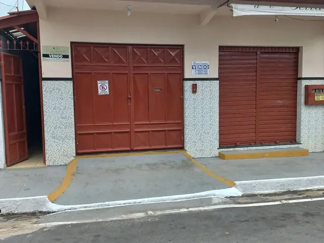 Imagem: A casa possui 4 Dormitórios, 3 Banheiros, 1 Vaga na
