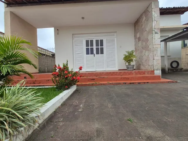 Imagem: A casa possui 3 Dormitórios, 2 Banheiros, 1 Vaga na