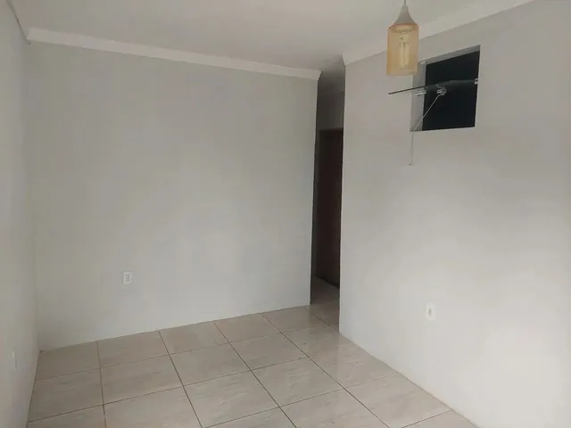 Imagem: A casa possui 2 Dormitórios, 1 Suíte, 2 Banheiros, 75m²