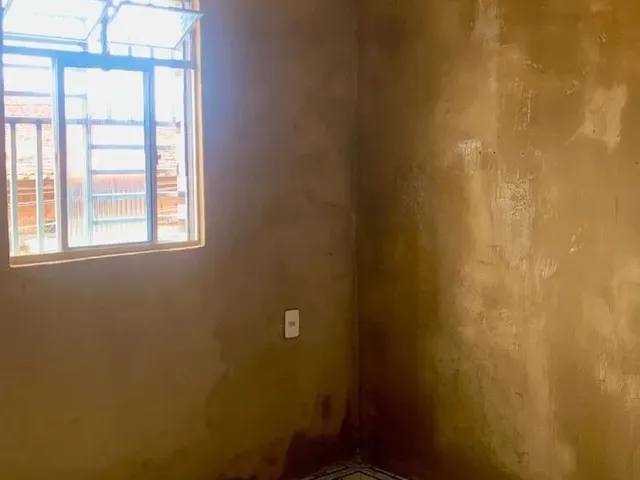 Imagem 4: Casa Ampla com 3 Quartos, Varanda e Acabamento Pronto para Morar