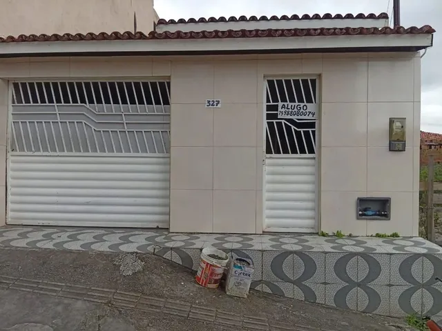 Imagem: A casa possui 3 Dormitórios, 2 Banheiros, 1 Vaga na
