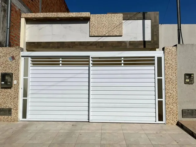 Imagem: A casa possui 3 Dormitórios, 1 Suíte, 2 Banheiros, 2
