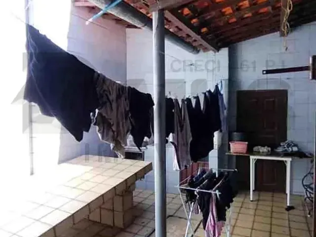 Imagem 13: Casa no Centro com Suítes Amplas, Quintal e Varanda Financiamento Disponível