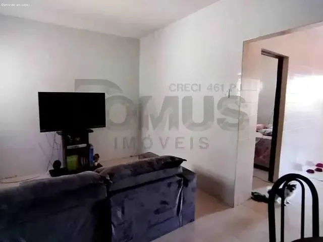 Imagem 4: Casa no Centro com Suítes Amplas, Quintal e Varanda Financiamento Disponível