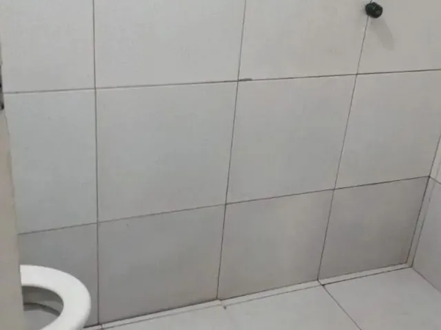 Imagem: A casa possui 3 Dormitórios, 1 Banheiro, 1 Vaga na