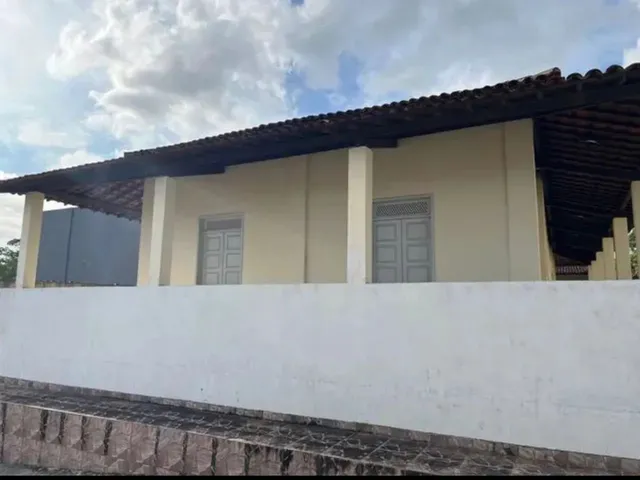 Imagem: A casa possui 5 Dormitórios, 4 Banheiros, 3 Vagas na