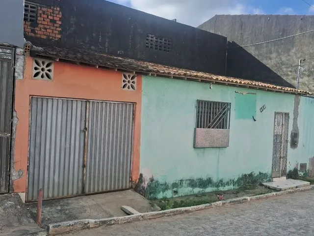 Imagem: A casa possui 2 Dormitórios, 1 Banheiro, 1 Vaga na garagem