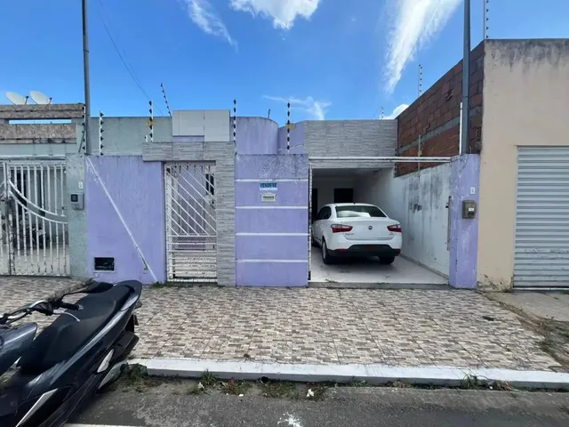 Imagem: A casa possui 3 Dormitórios, 1 Suíte, 2 Banheiros, 2
