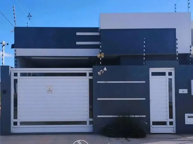 Imagem: A casa possui 3 Dormitórios, 1 Suíte, 2 Banheiros, 2
