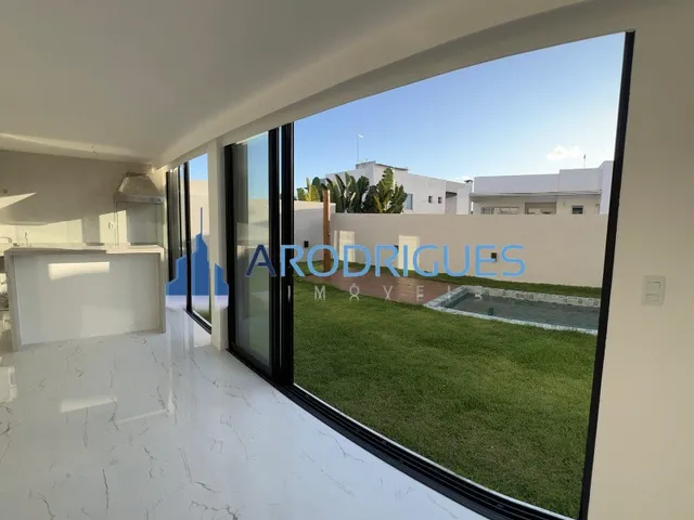 Imagem 5: Casa à Venda em Alphaville Litoral Norte 2 Impecável! Espaçosa e Luxuosa, 4 Quartos, 4