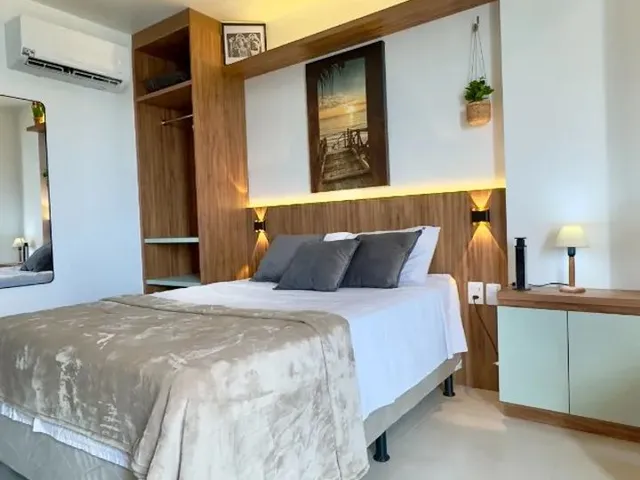Imagem: O studio possui 1 Dormitório, 1 Banheiro, Acomodam 2