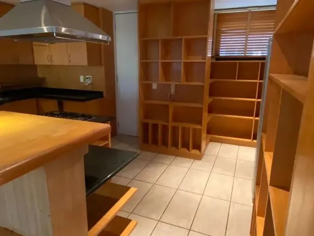 Imagem 15: Imóvel para Aluguel Possui 300 Metros Quadrados com 4 Quartos em Meireles - Fortaleza