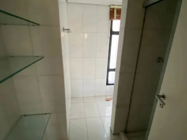 Imagem 16: Imóvel para Aluguel Possui 300 Metros Quadrados com 4 Quartos em Meireles - Fortaleza