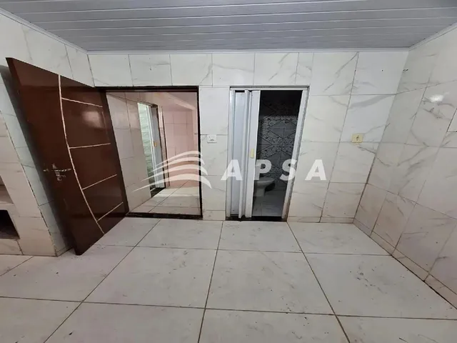 Imagem 7: Ampla Casa Térrea com 200 M² de Área Total, Bem Planejada e Ventilada. Possui 2