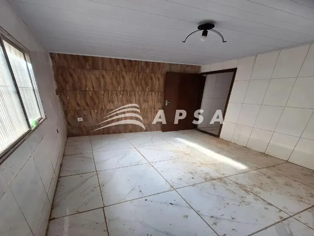 Imagem 6: Ampla Casa Térrea com 200 M² de Área Total, Bem Planejada e Ventilada. Possui 2