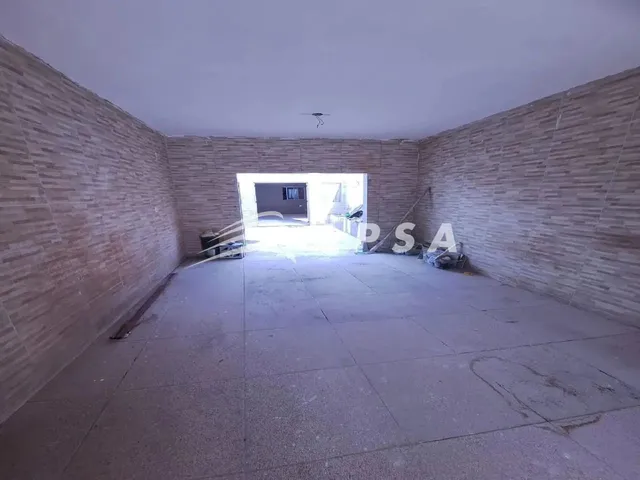 Imagem 10: Ampla Casa Térrea com 200 M² de Área Total, Bem Planejada e Ventilada. Possui 2