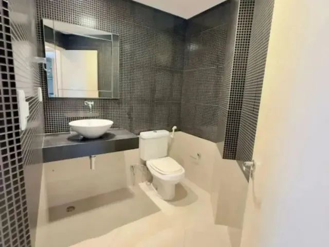 Imagem 2: Alugo Apartamento 3/4 com Vista Mar e Dependência de Serviço ! R$10.000,00