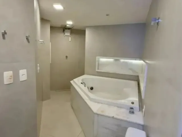 Imagem 5: Alugo Apartamento 3/4 com Vista Mar e Dependência de Serviço ! R$10.000,00