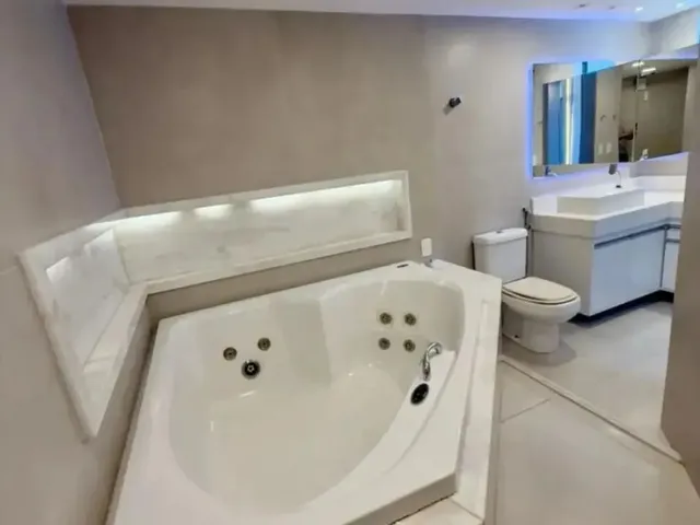 Imagem 6: Alugo Apartamento 3/4 com Vista Mar e Dependência de Serviço ! R$10.000,00