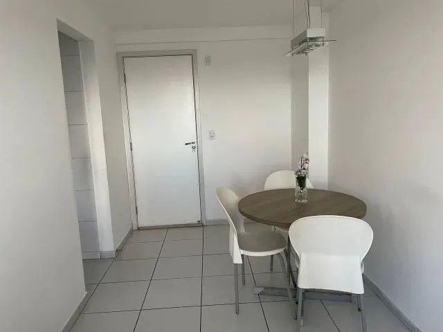 Imagem 5: Vaga em Ap para Moça no Farol