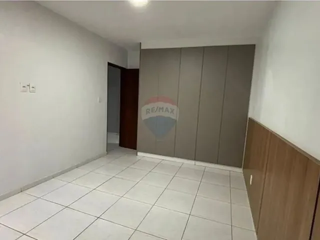 Imagem: O apartamento possui 4 Dormitórios, 1 Suíte, 2 Banheiros,