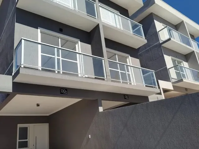 Imagem: A casa possui 3 Dormitórios, 1 Suíte, 3 Banheiros, 4