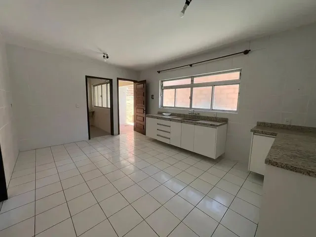 Imagem 2: Sobrado para Aluguel Possui 200 Metros Quadrados com 3 Quartos em Fátima - Canoas - Rs