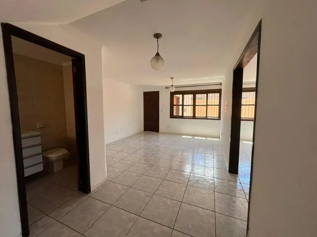 Imagem 3: Sobrado para Aluguel Possui 200 Metros Quadrados com 3 Quartos em Fátima - Canoas - Rs