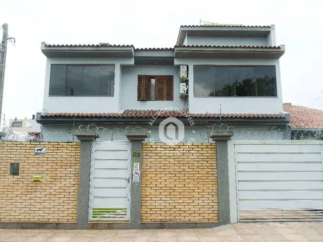 Imagem: A casa possui 3 Dormitórios, 4 Banheiros, 2 Vagas na