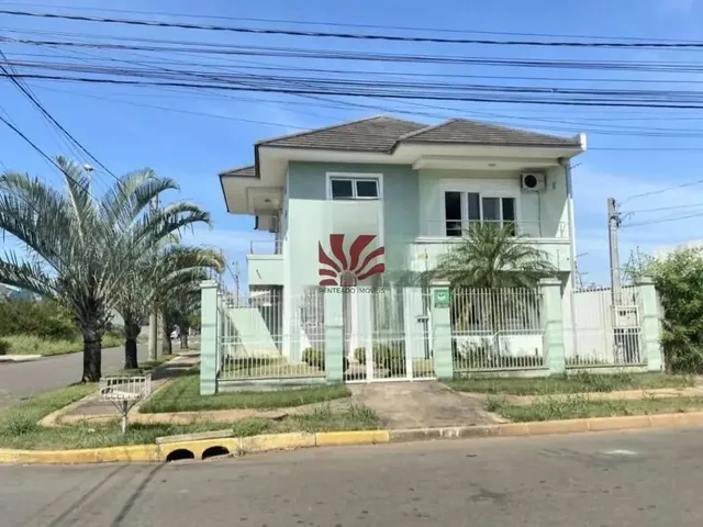 Imagem: A casa possui 3 Dormitórios, 1 Suíte, 5 Banheiros, 3