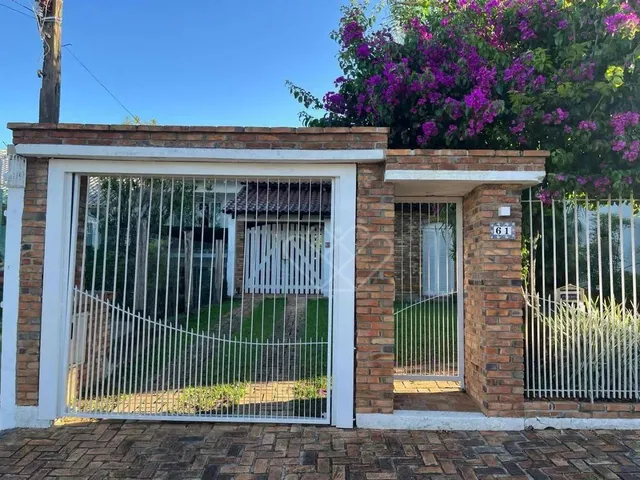 Imagem: Casa com Piscina e Amplo Quintal no Centro